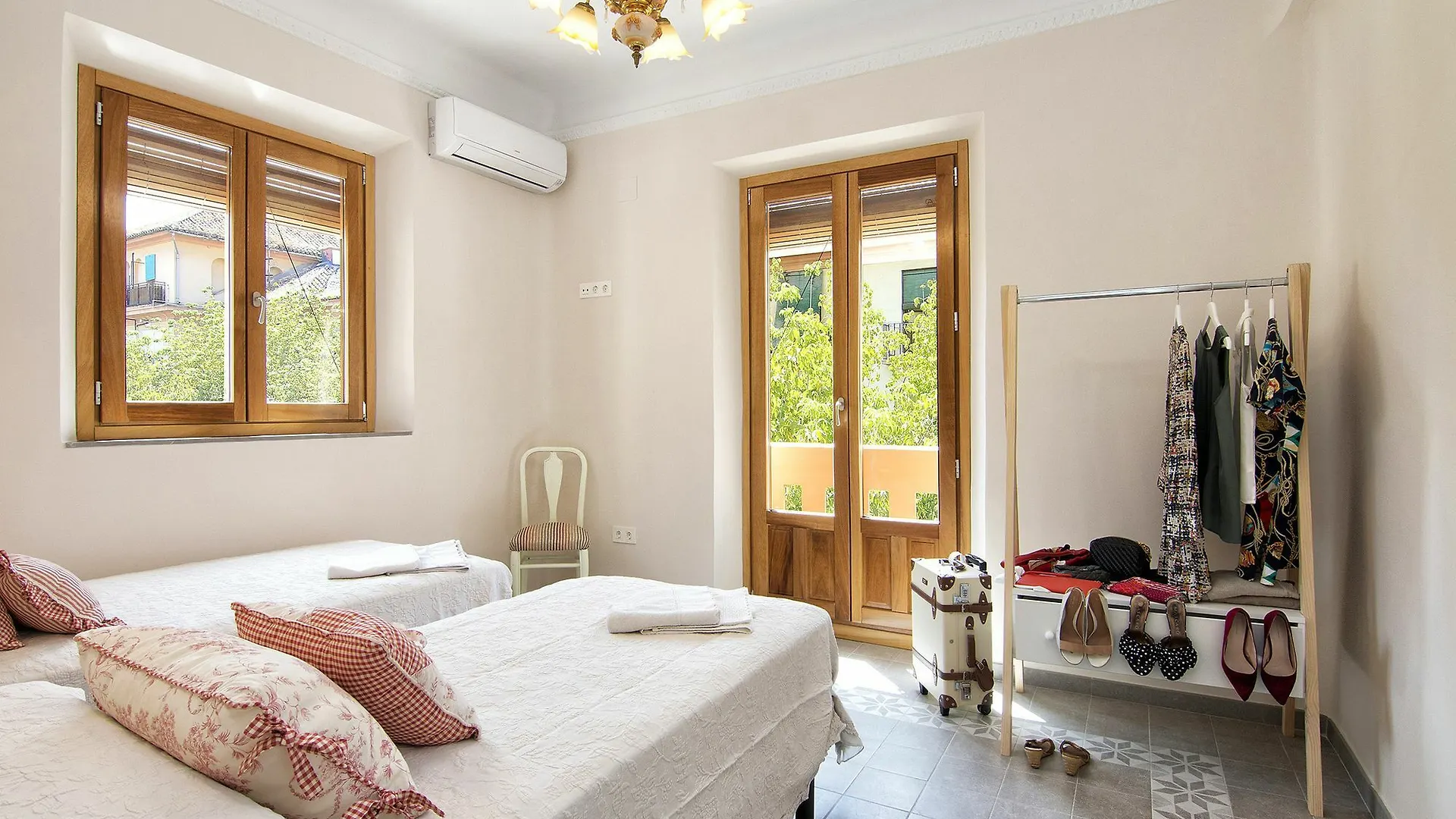 Bright & Elegant City Centre 3 Bedroom Apart Granada Apartment