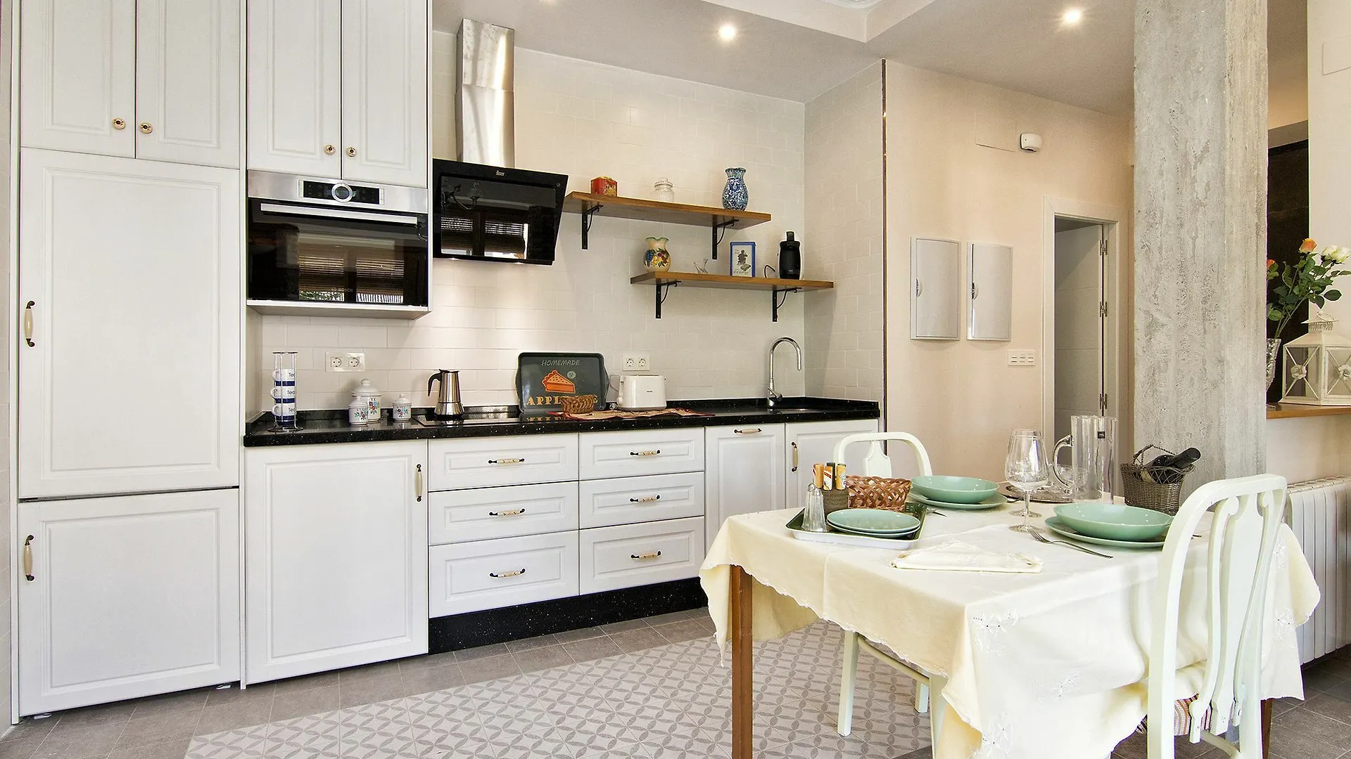 Bright & Elegant City Centre 3 Bedroom Apart Granada Apartment
