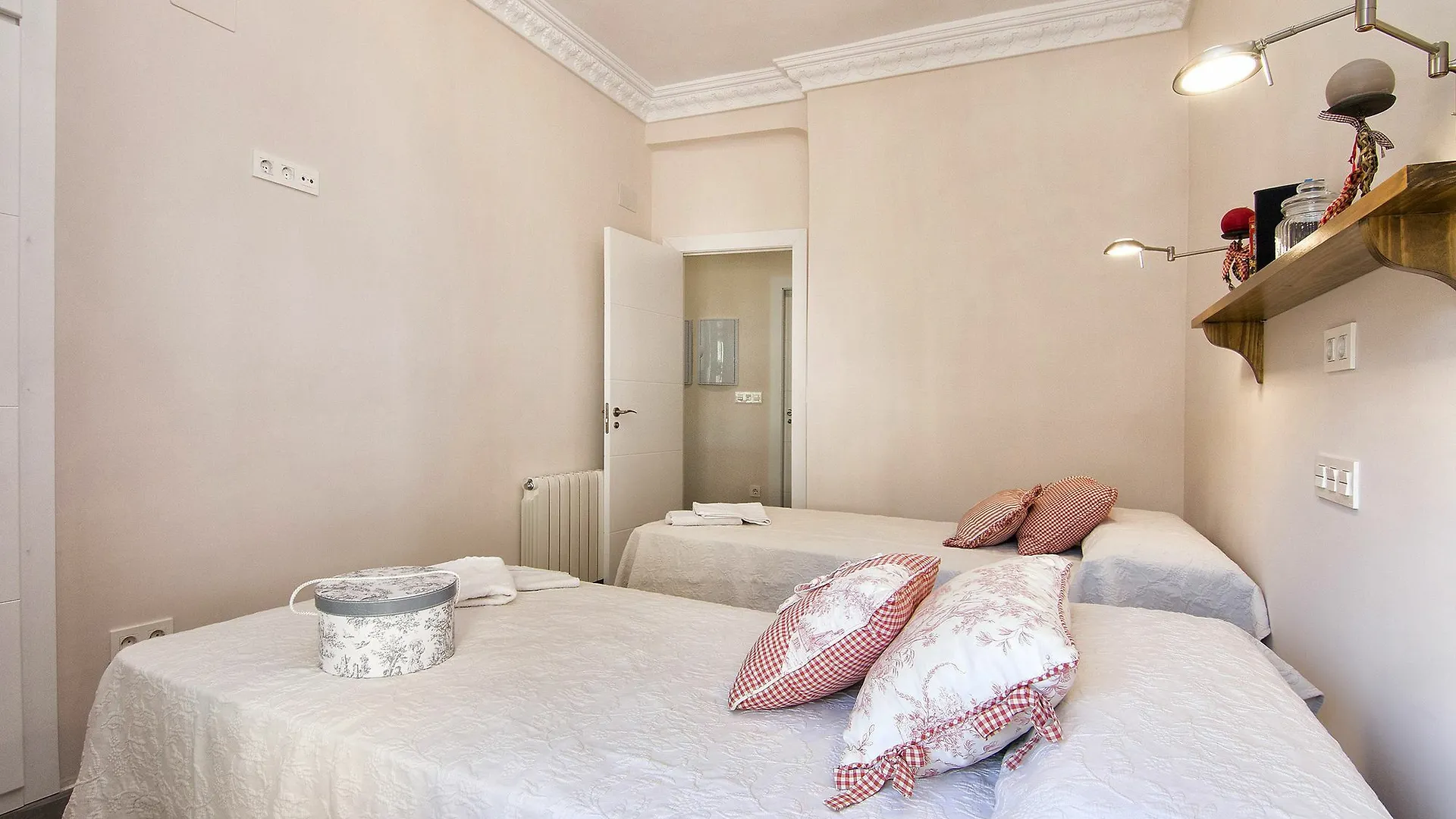 Bright & Elegant City Centre 3 Bedroom Apart Granada Spain