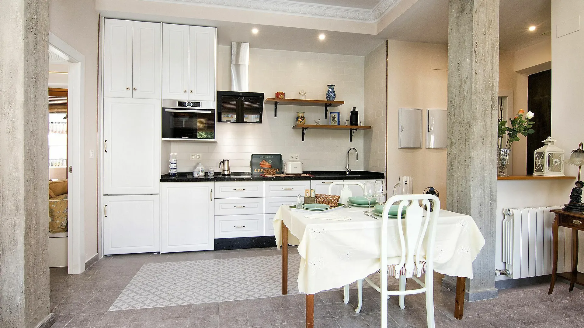 Bright & Elegant City Centre 3 Bedroom Apart Granada Apartment